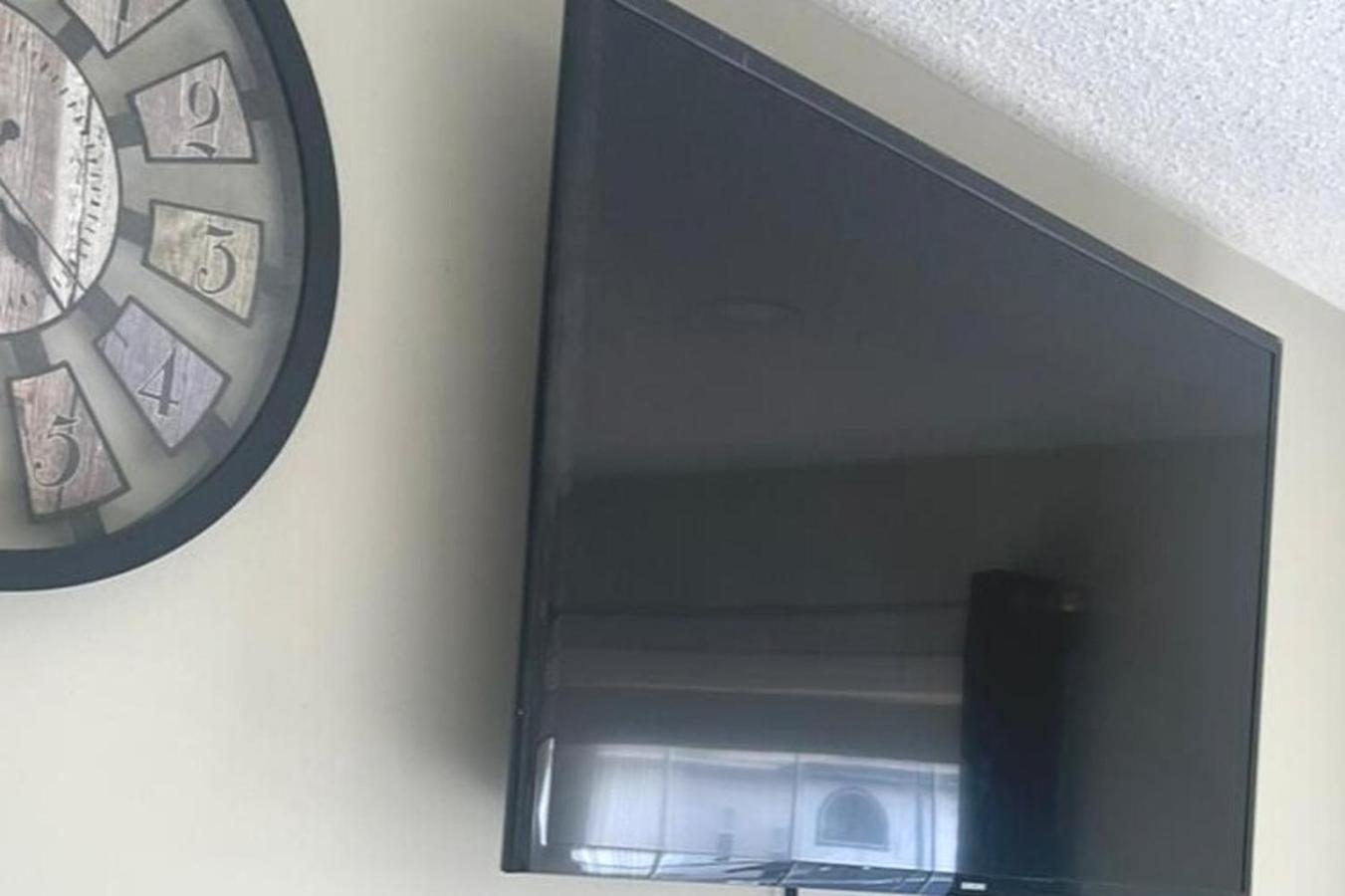 56 Executive Business W Ac 10 Min To Airport Holiday home Calgary