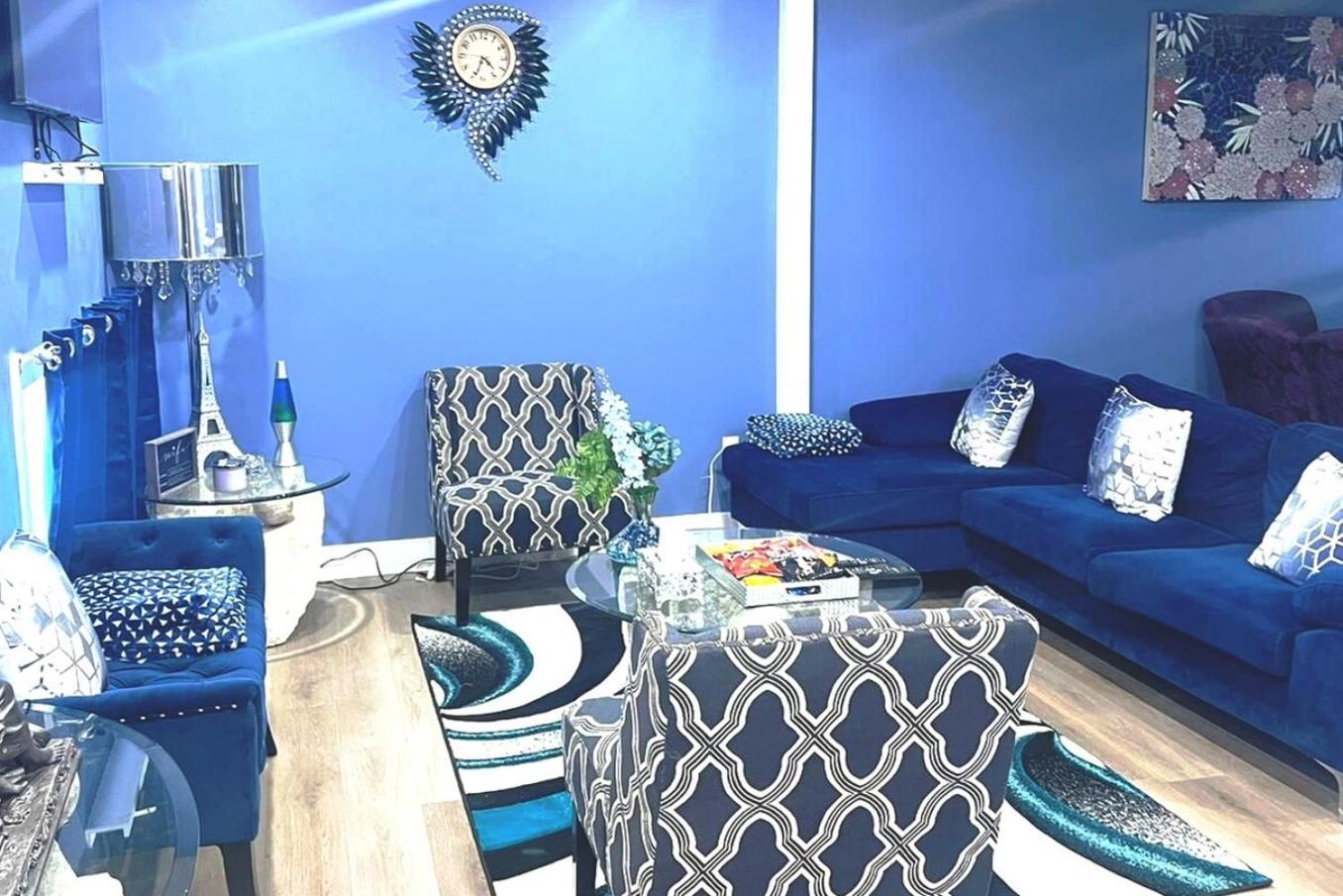 56 Executive Business W Ac 10 Min To Airport Calgary